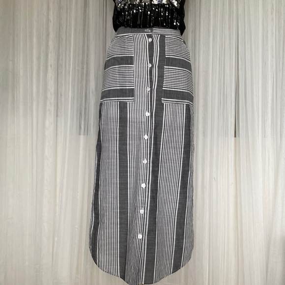 Lulu’s Skirt - Picture 3 of 17